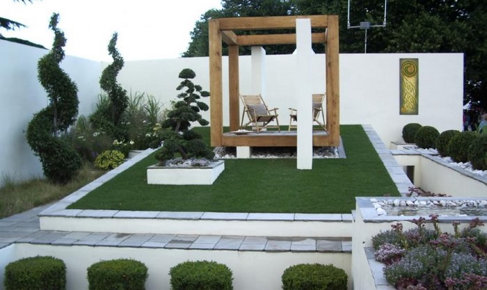 Mẫu thiết kế sân vườn với dáng cây độc trong biệt thự